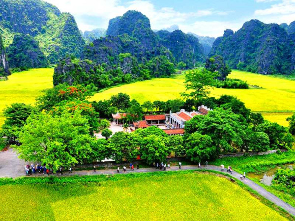 Hoa Lu and Tam Coc Cave 1 day tour