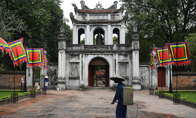 Hanoi Temple of Literature, other tourist landmarks reopen