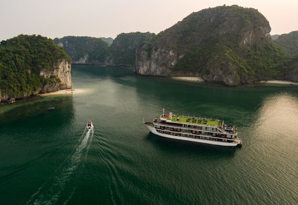 La Casta Regal Cruise Lan Hạ Bay